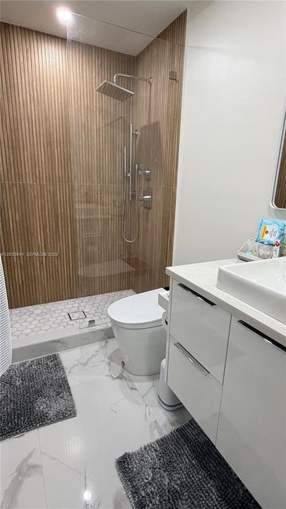 En Venta: $720,000 (3 camas, 2 baños, 1700 Pies cuadrados)