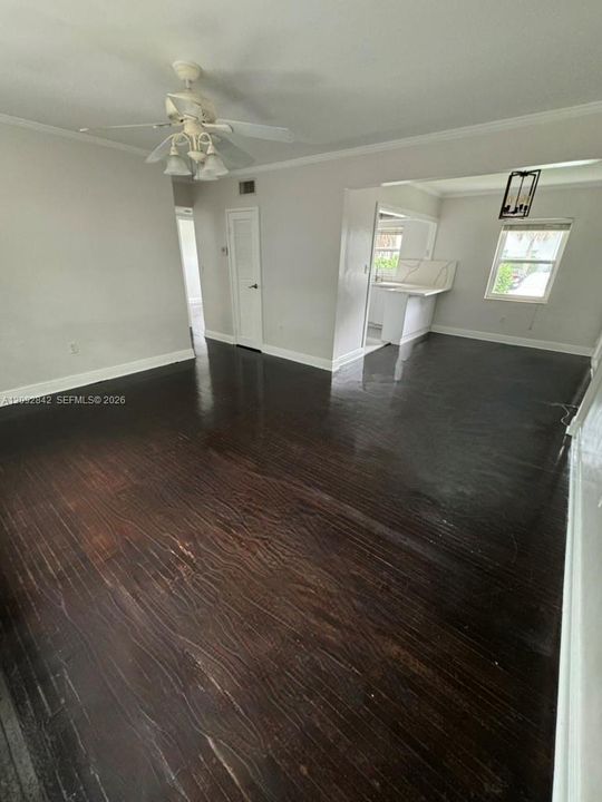 For Rent: $2,450 (2 beds, 1 baths, 786 Square Feet)