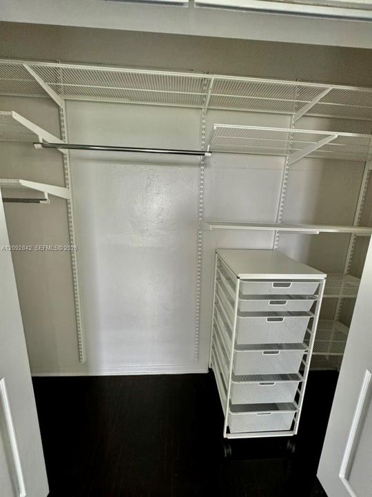 For Rent: $2,450 (2 beds, 1 baths, 786 Square Feet)