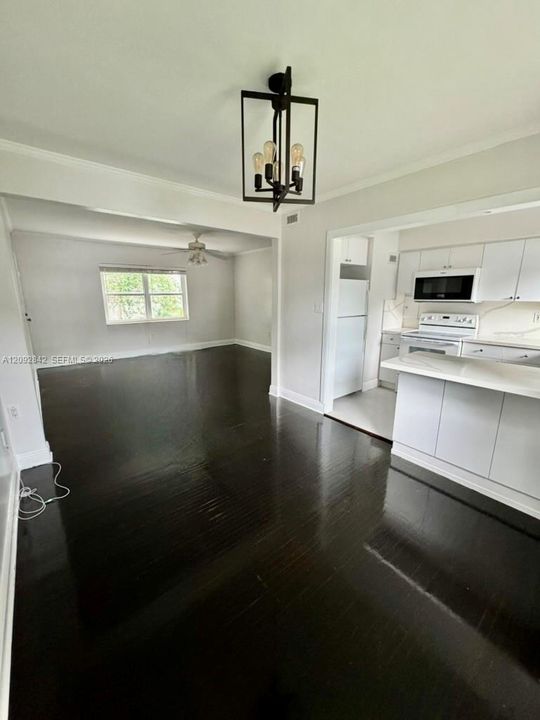 For Rent: $2,450 (2 beds, 1 baths, 786 Square Feet)
