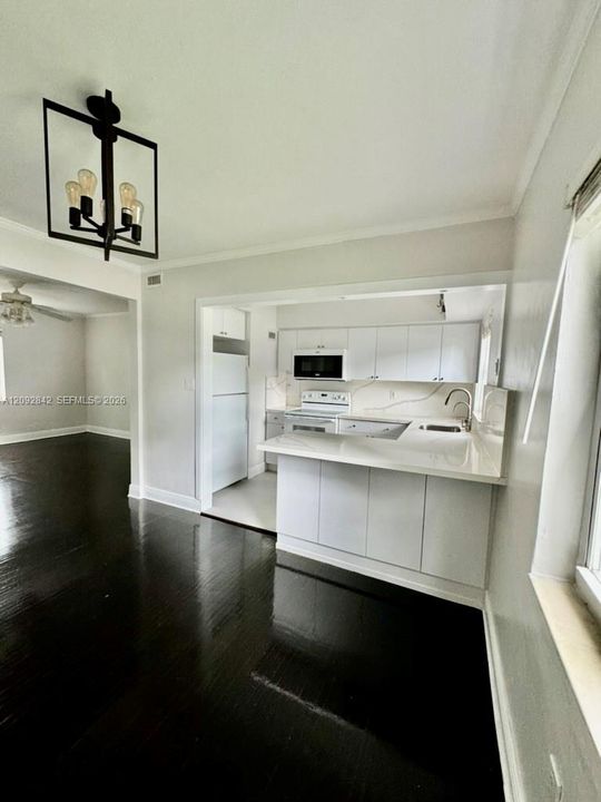 For Rent: $2,450 (2 beds, 1 baths, 786 Square Feet)