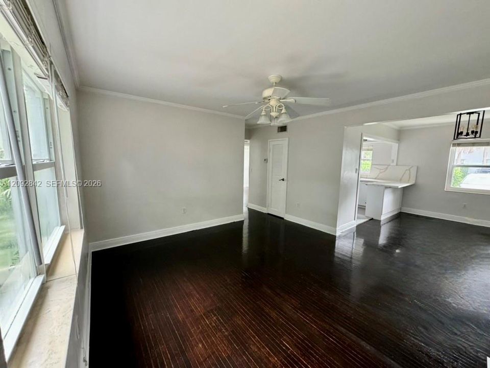 For Rent: $2,450 (2 beds, 1 baths, 786 Square Feet)