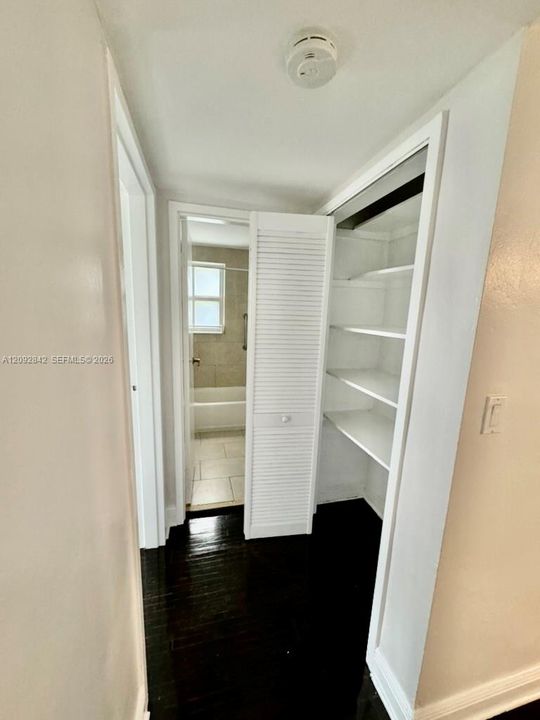 For Rent: $2,450 (2 beds, 1 baths, 786 Square Feet)