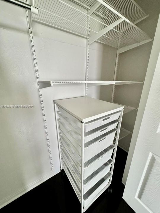 For Rent: $2,450 (2 beds, 1 baths, 786 Square Feet)