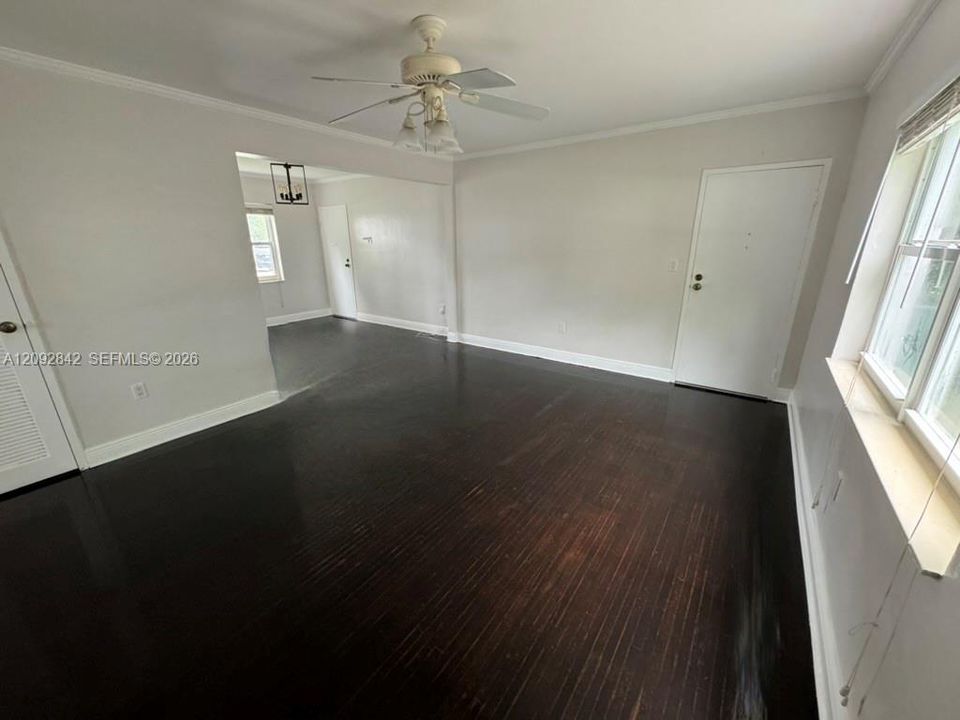 For Rent: $2,450 (2 beds, 1 baths, 786 Square Feet)