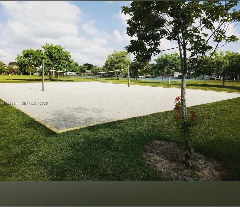 В аренду: $1,850 (2 спален, 1 ванн, 825 Квадратных фут)