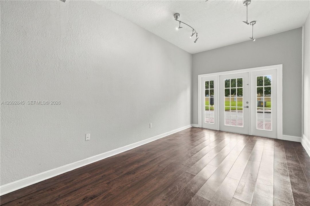 Garage Bonus Space, office or Bedroom