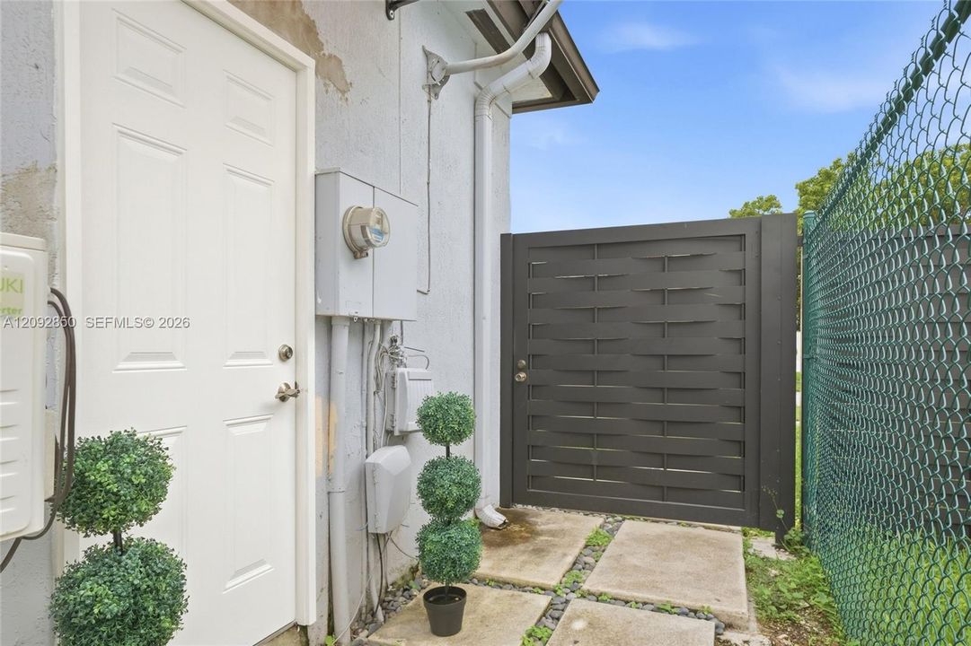 For Sale: $865,000 (4 beds, 3 baths, 2107 Square Feet)