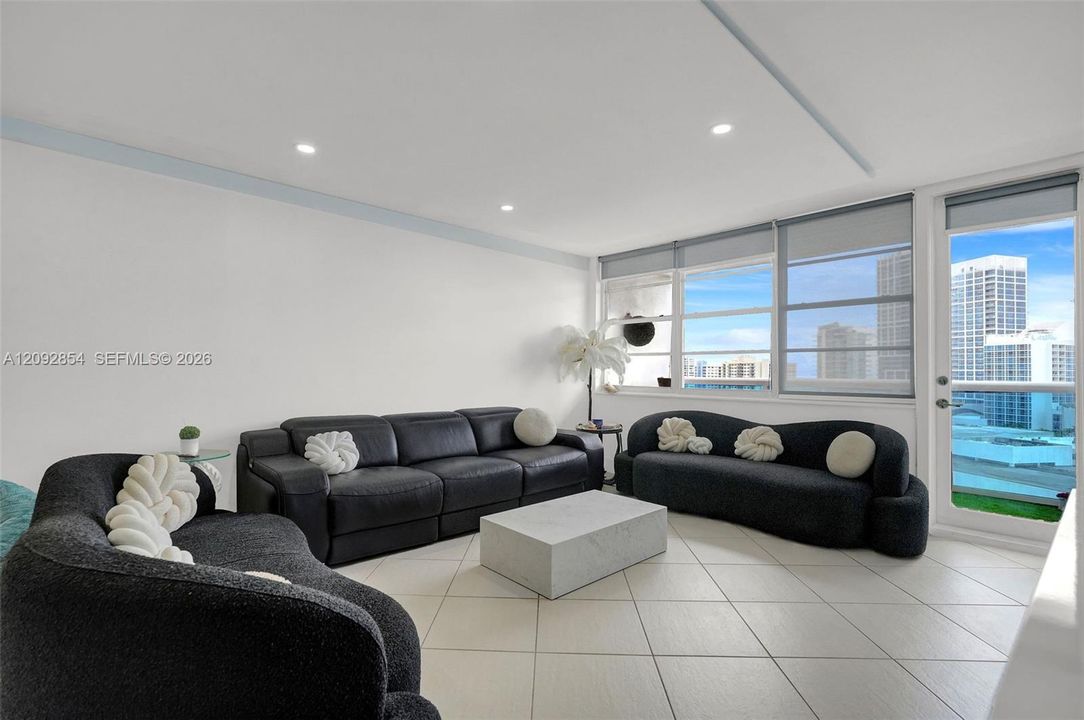 En Venta: $359,000 (1 camas, 1 baños, 910 Pies cuadrados)