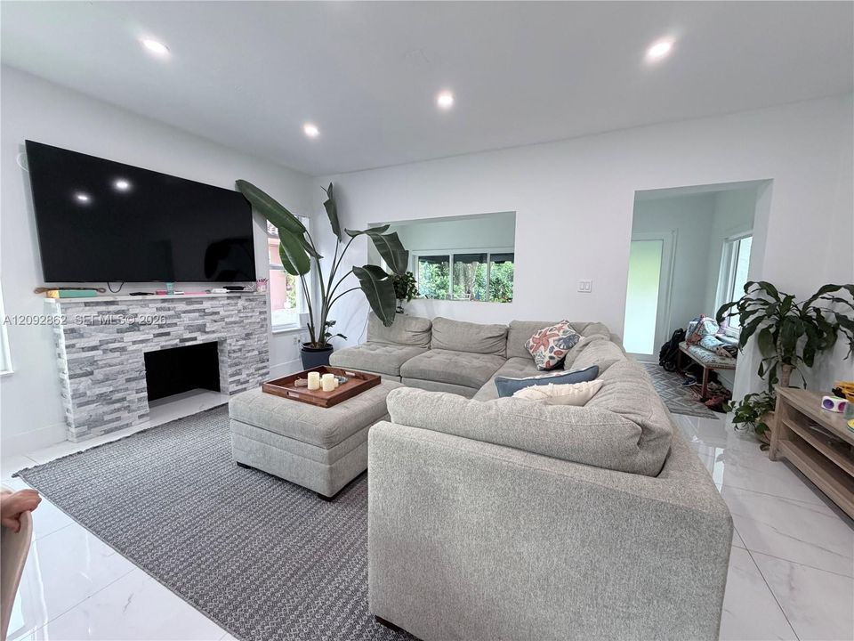 For Rent: $6,000 (3 beds, 2 baths, 1555 Square Feet)