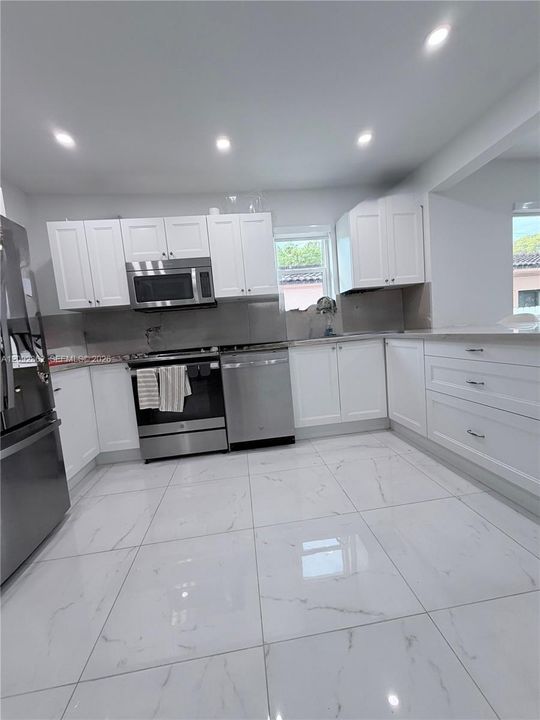 For Rent: $6,000 (3 beds, 2 baths, 1555 Square Feet)