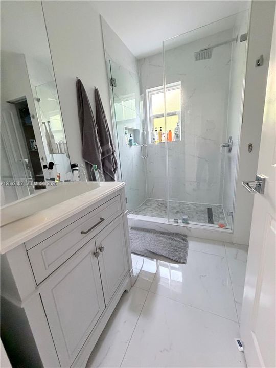For Rent: $6,000 (3 beds, 2 baths, 1555 Square Feet)