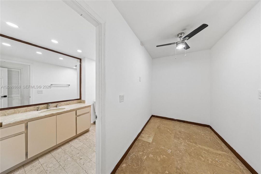 В аренду: $3,350 (3 спален, 3 ванн, 1950 Квадратных фут)