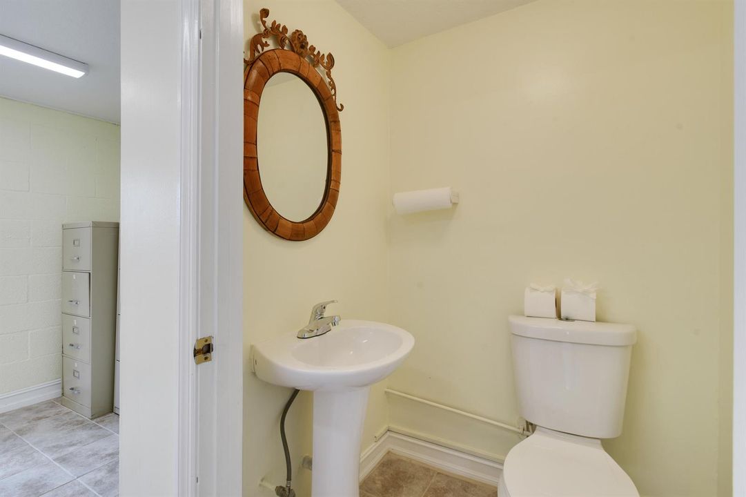 2nd 1/2 bath