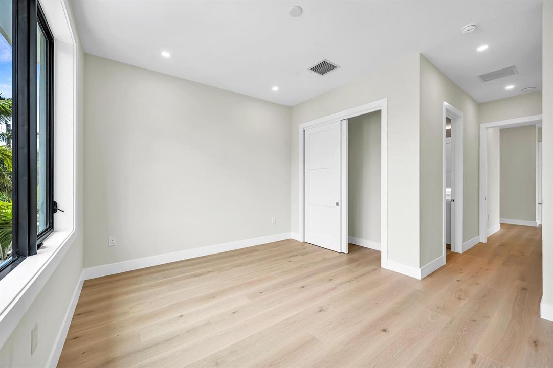 445 NE 11TH AVE-55