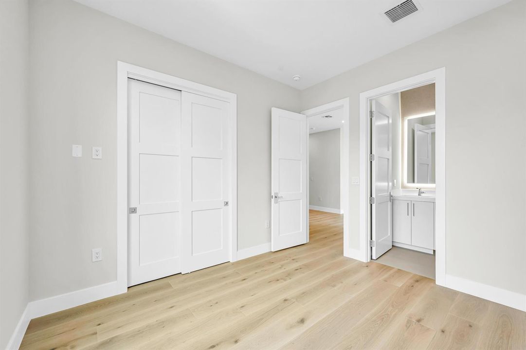 445 NE 11TH AVE-59