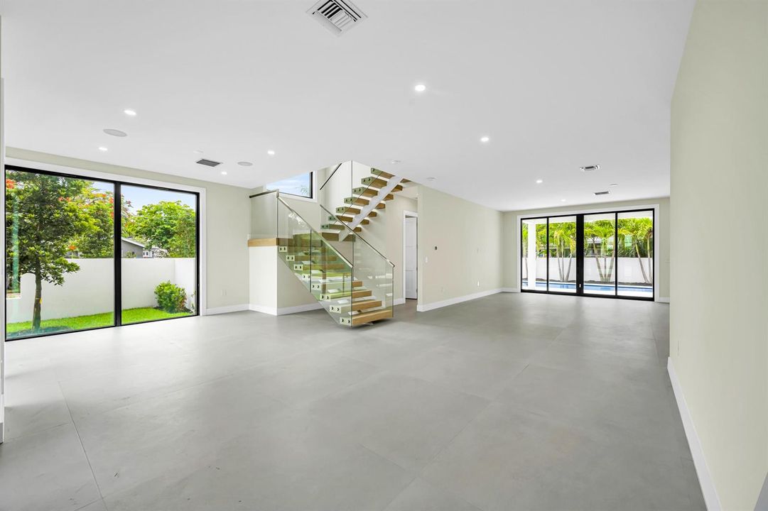 445 NE 11TH AVE-7
