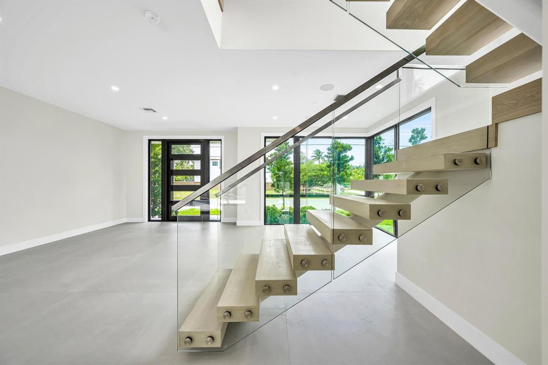445 NE 11TH AVE-35