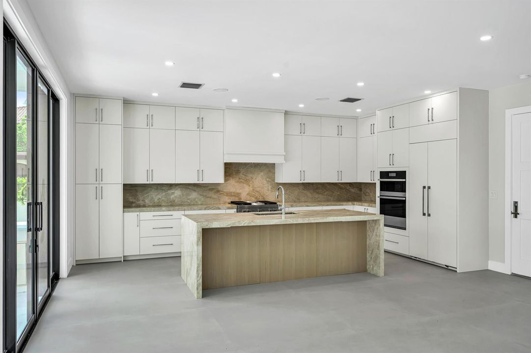 445 NE 11TH AVE-31
