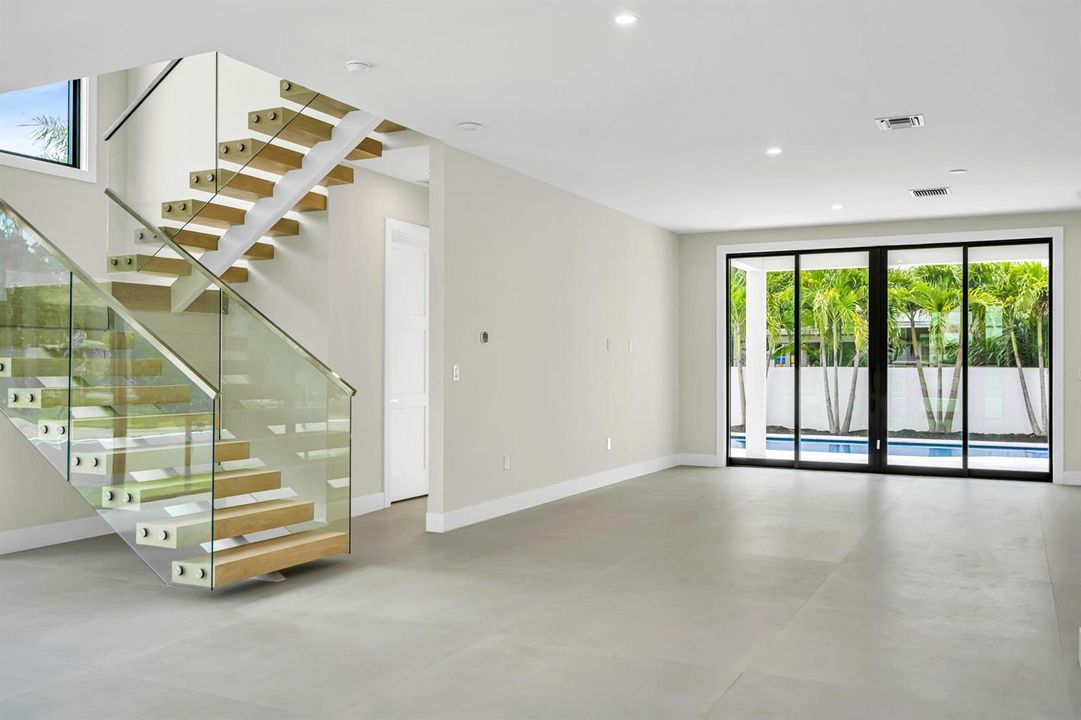 445 NE 11TH AVE-9