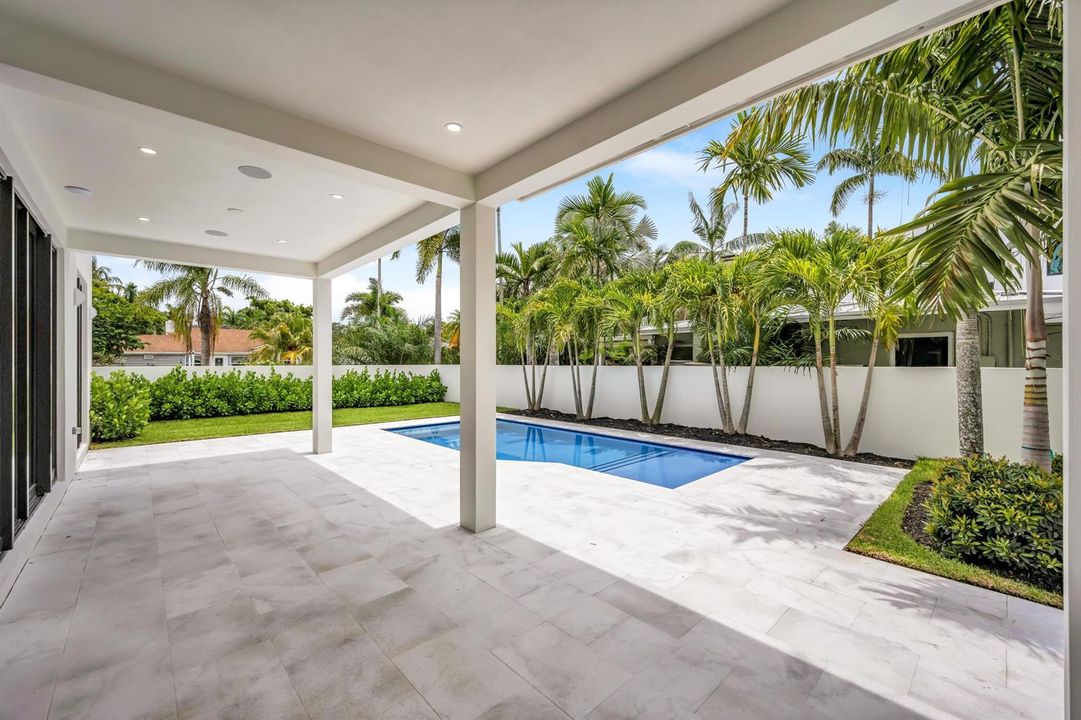 445 NE 11TH AVE-30
