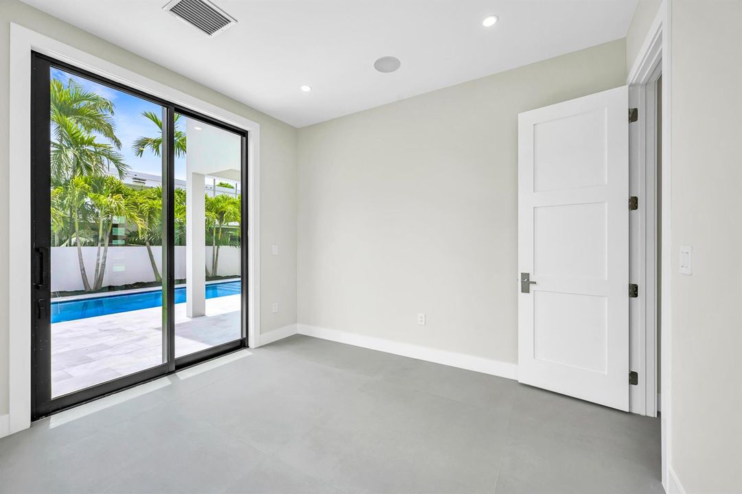 445 NE 11TH AVE-33