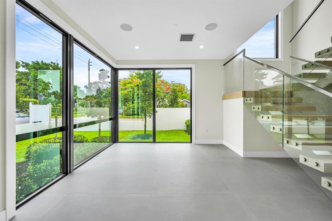 445 NE 11TH AVE-10