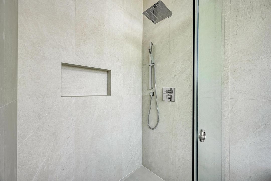 445 NE 11TH AVE-53