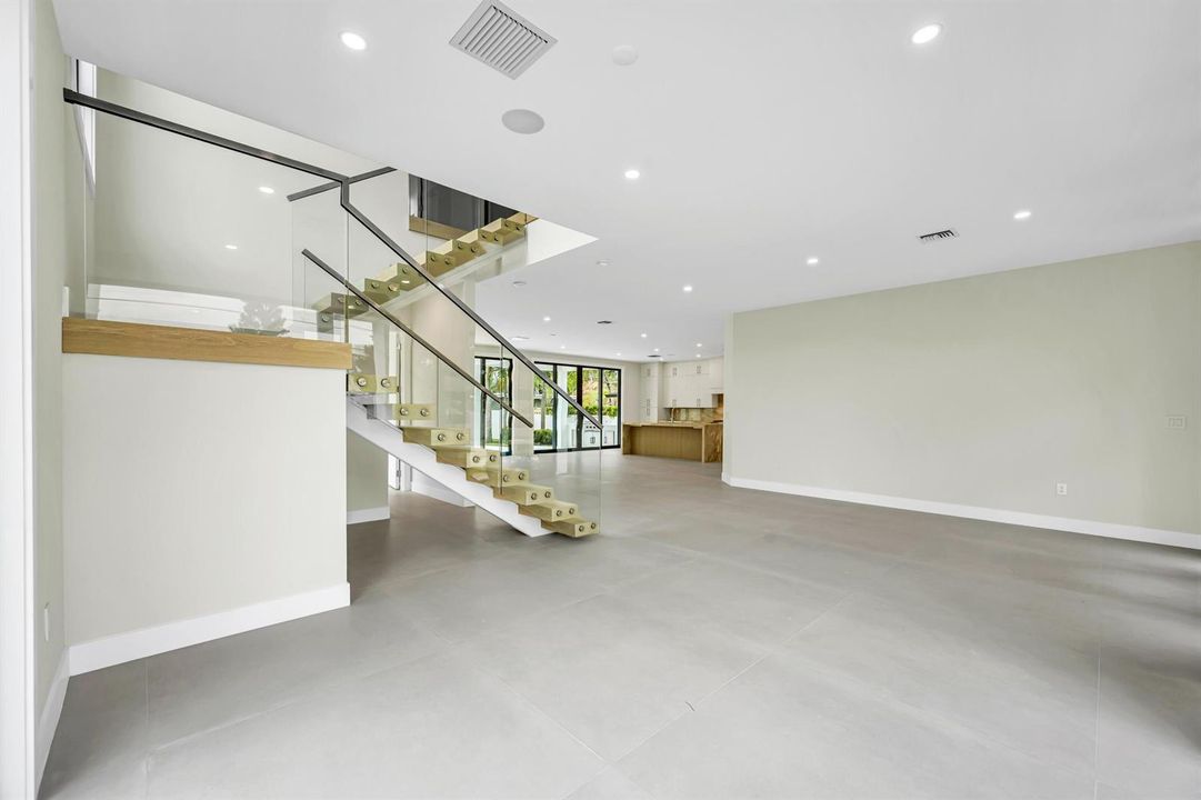 445 NE 11TH AVE-11