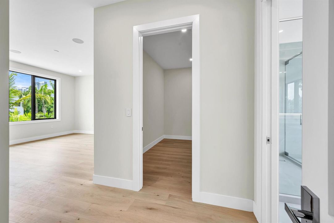 445 NE 11TH AVE-39