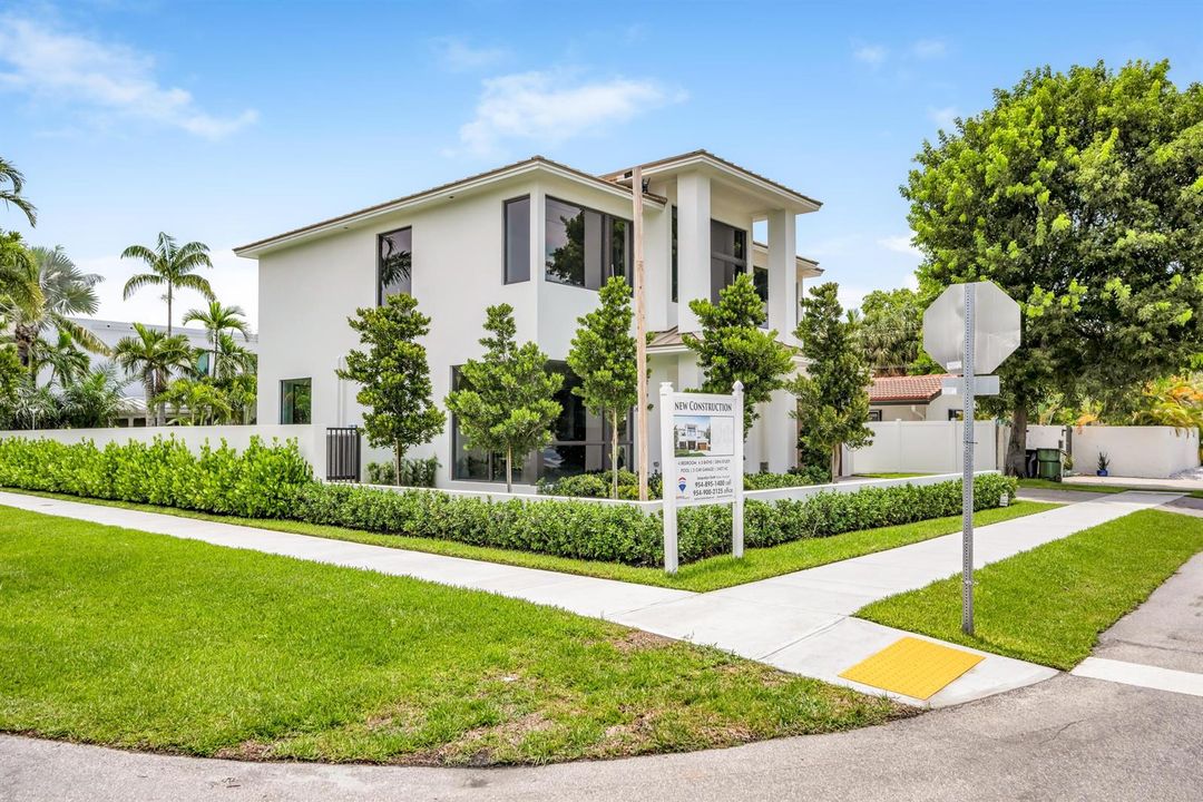 445 NE 11TH AVE-4