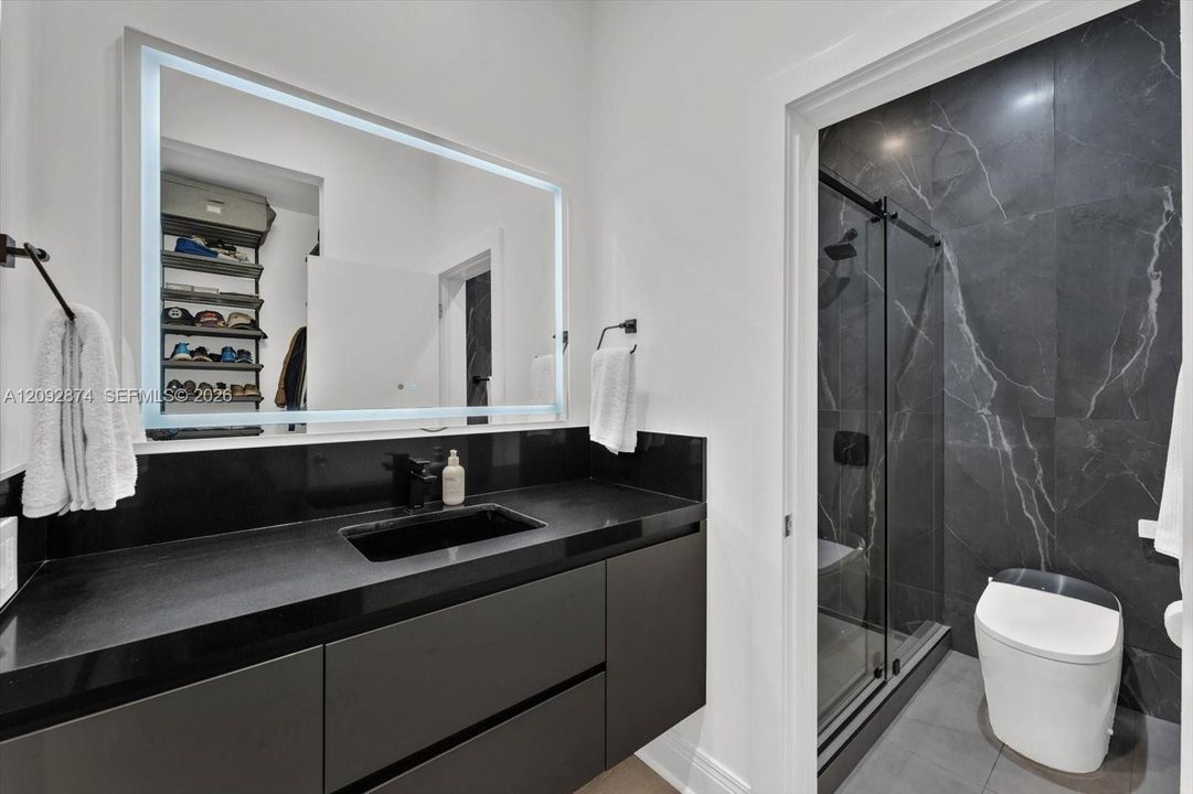En Venta: $10,900,000 (6 camas, 5 baños, 5185 Pies cuadrados)