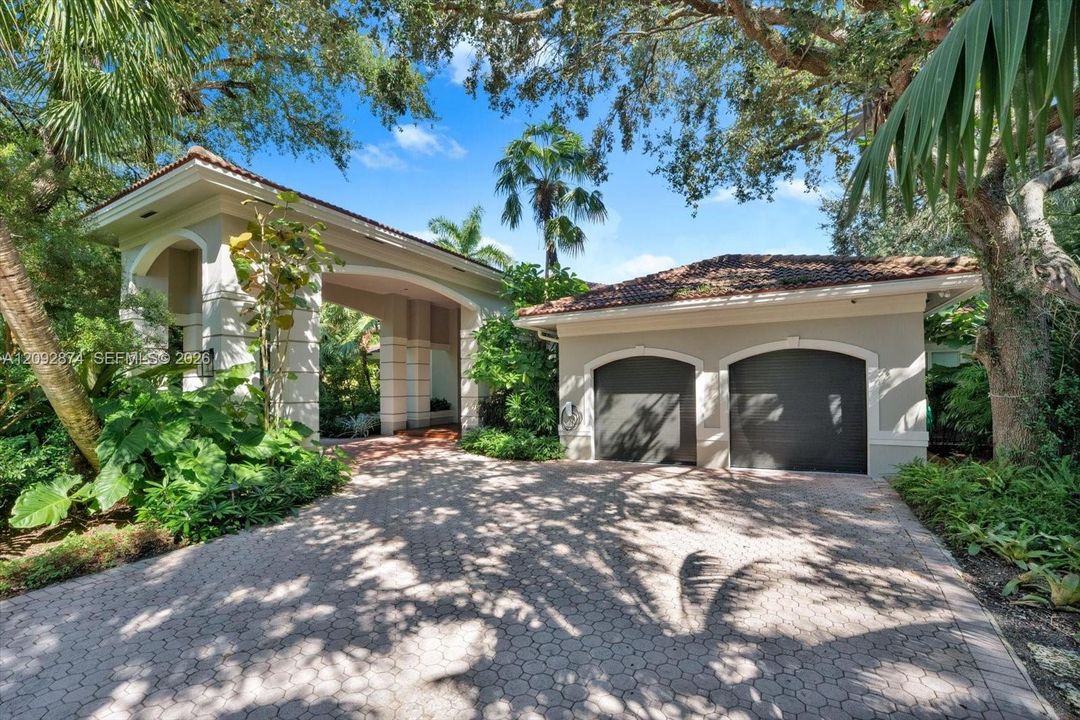 En Venta: $10,900,000 (6 camas, 5 baños, 5185 Pies cuadrados)