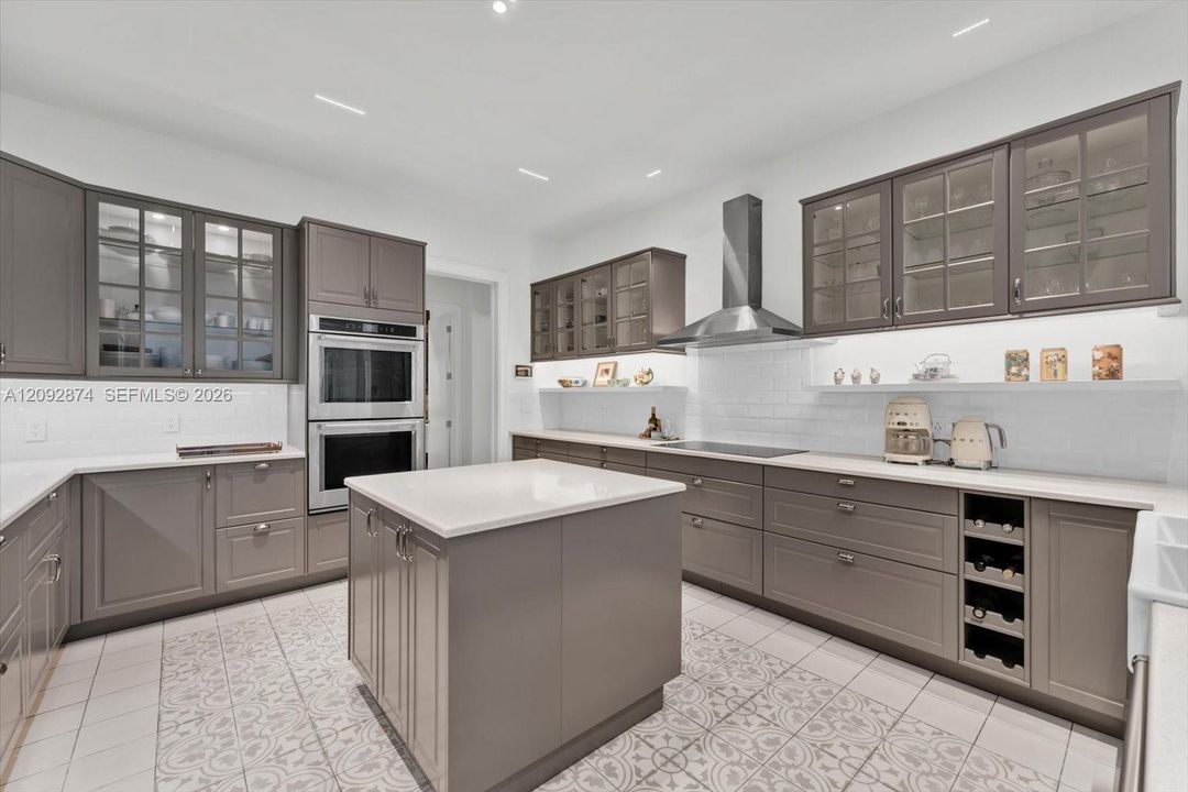 En Venta: $10,900,000 (6 camas, 5 baños, 5185 Pies cuadrados)