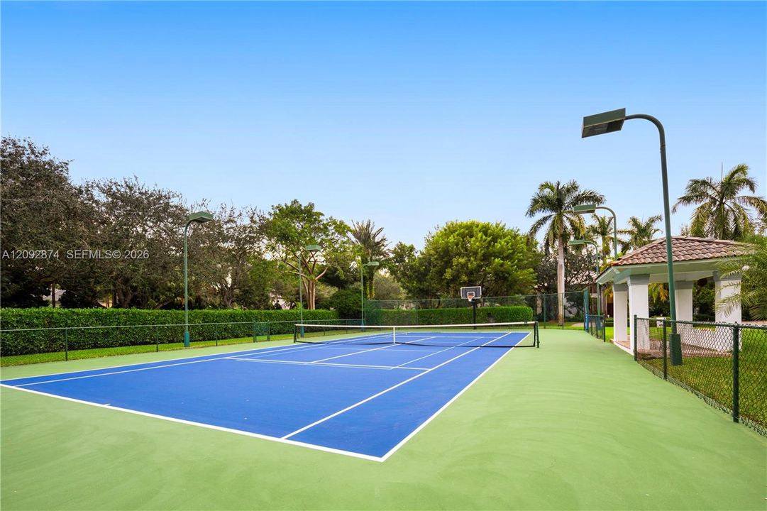 En Venta: $10,900,000 (6 camas, 5 baños, 5185 Pies cuadrados)