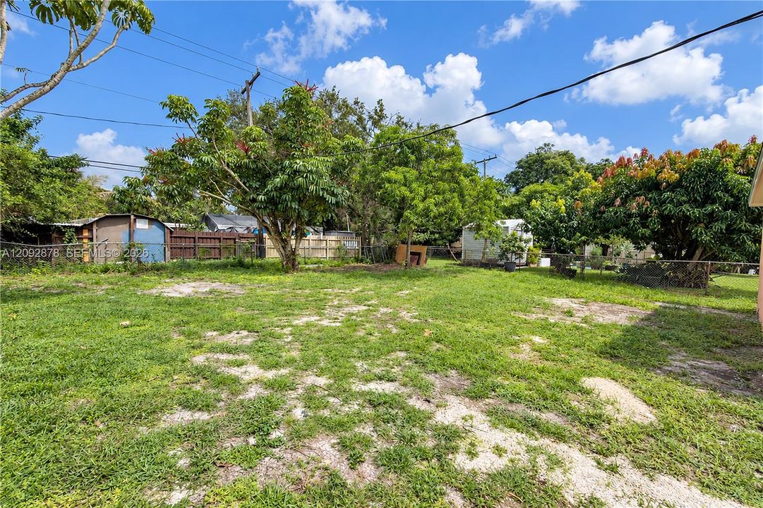 На продажу: $490,900 (2 спален, 1 ванн, 858 Квадратных фут)