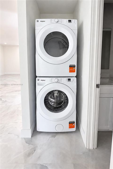 На продажу: $490,900 (2 спален, 1 ванн, 858 Квадратных фут)
