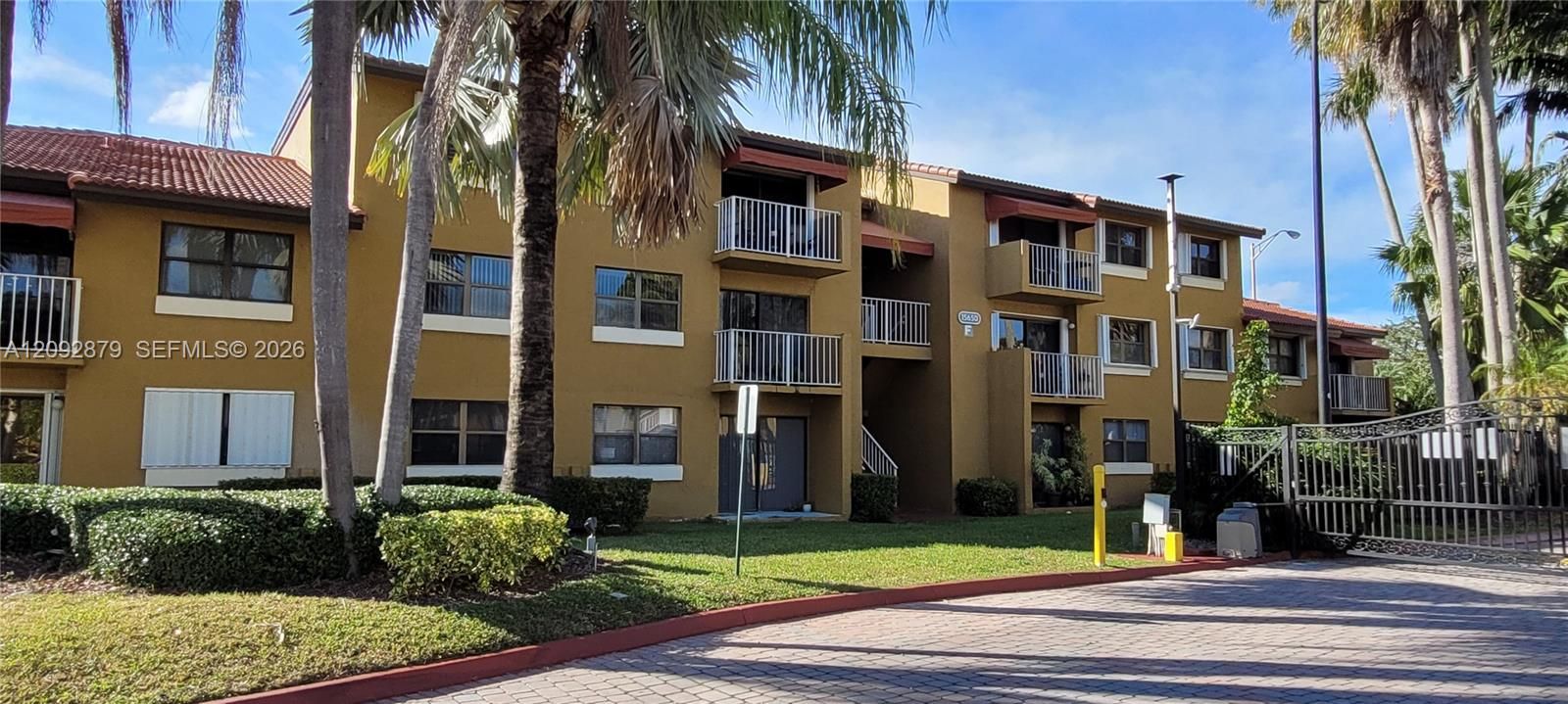 For Rent: $1,900 (1 beds, 1 baths, 689 Square Feet)