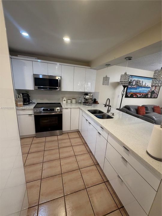 Active With Contract: $529,999 (3 beds, 2 baths, 1458 Square Feet)