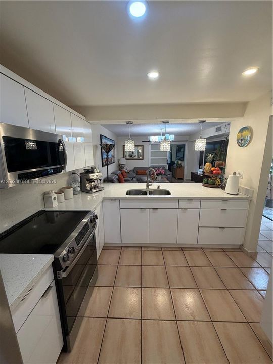 Active With Contract: $529,999 (3 beds, 2 baths, 1458 Square Feet)