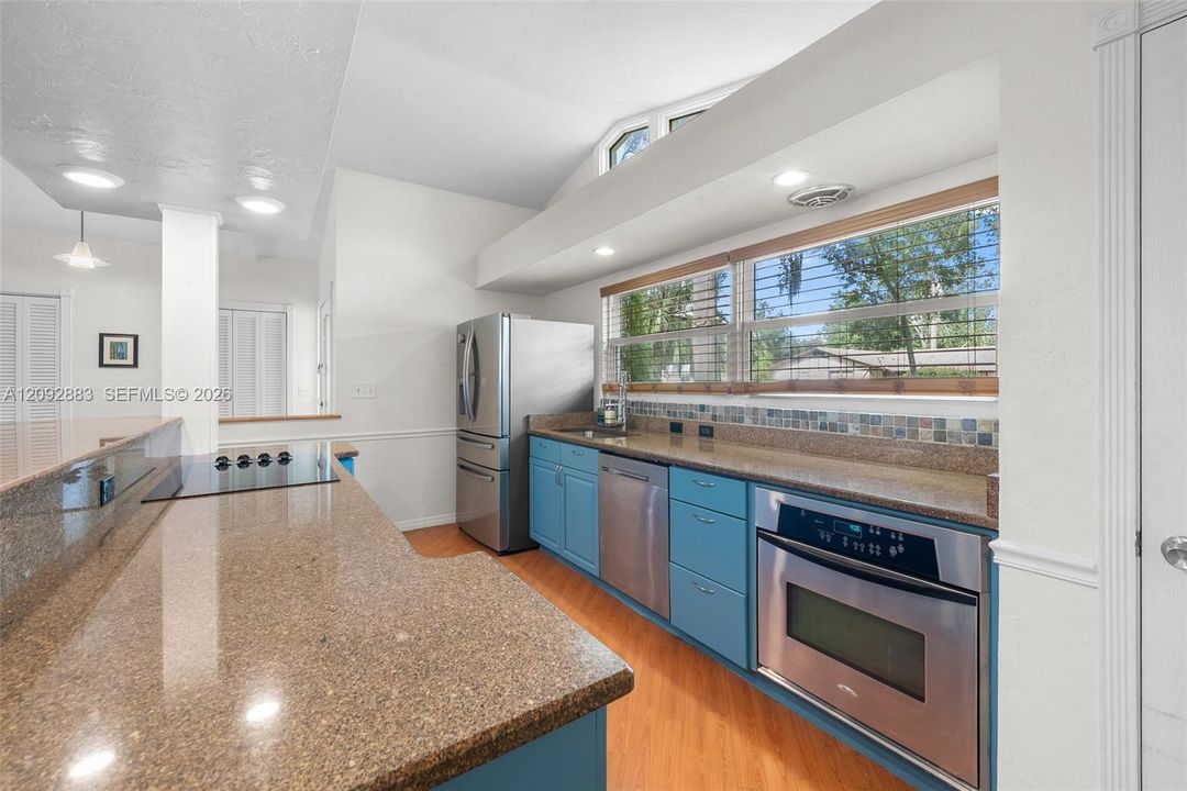 For Sale: $375,000 (3 beds, 2 baths, 1658 Square Feet)