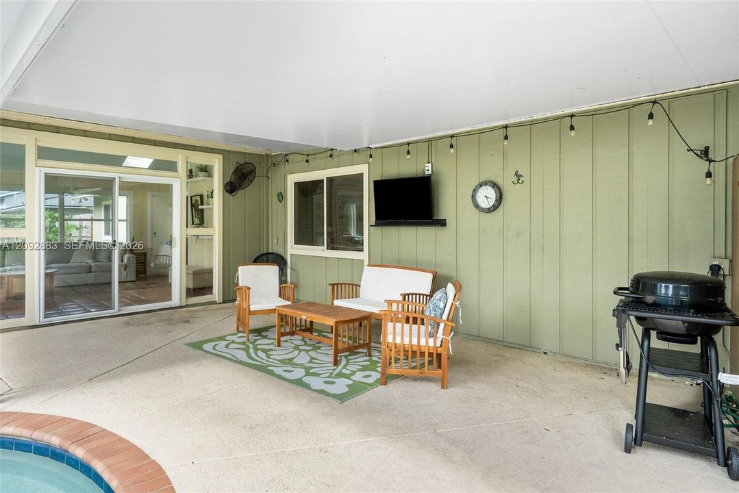For Sale: $375,000 (3 beds, 2 baths, 1658 Square Feet)