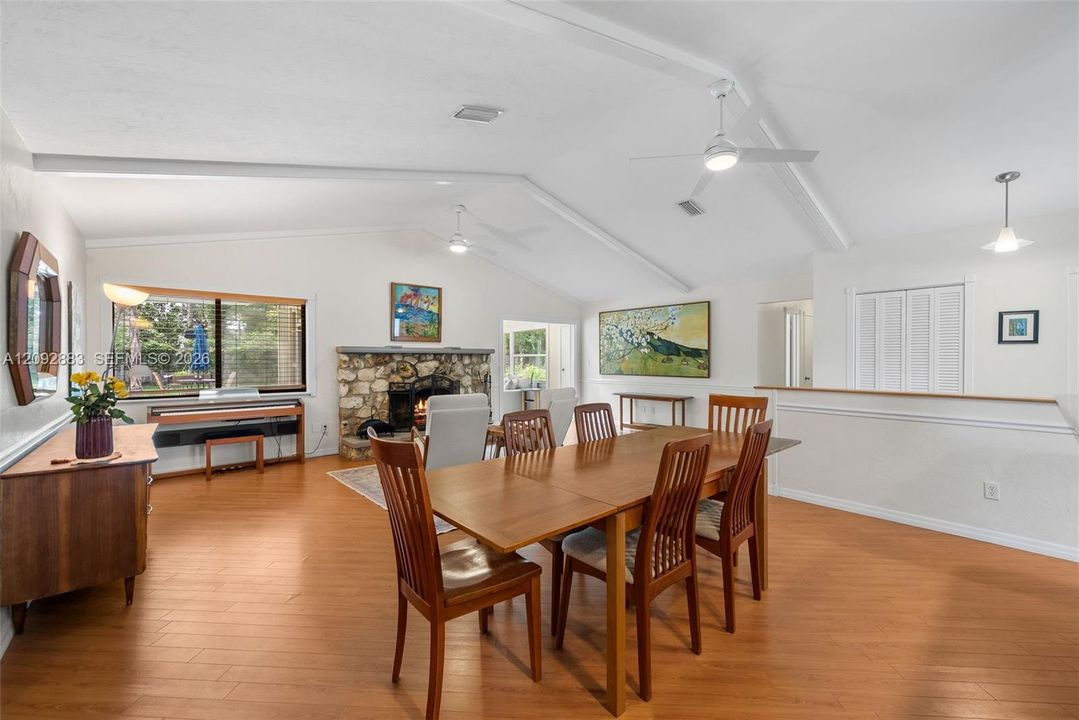 For Sale: $375,000 (3 beds, 2 baths, 1658 Square Feet)