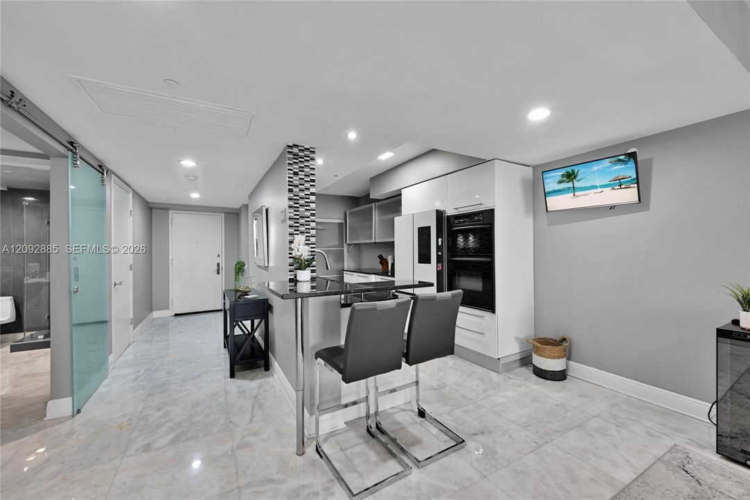 For Rent: $6,500 (3 beds, 3 baths, 1571 Square Feet)