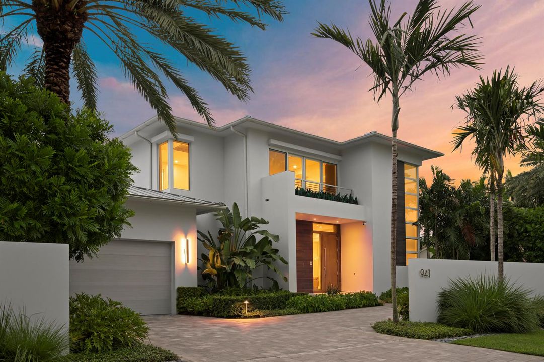 941 Seagate Dr front exterior