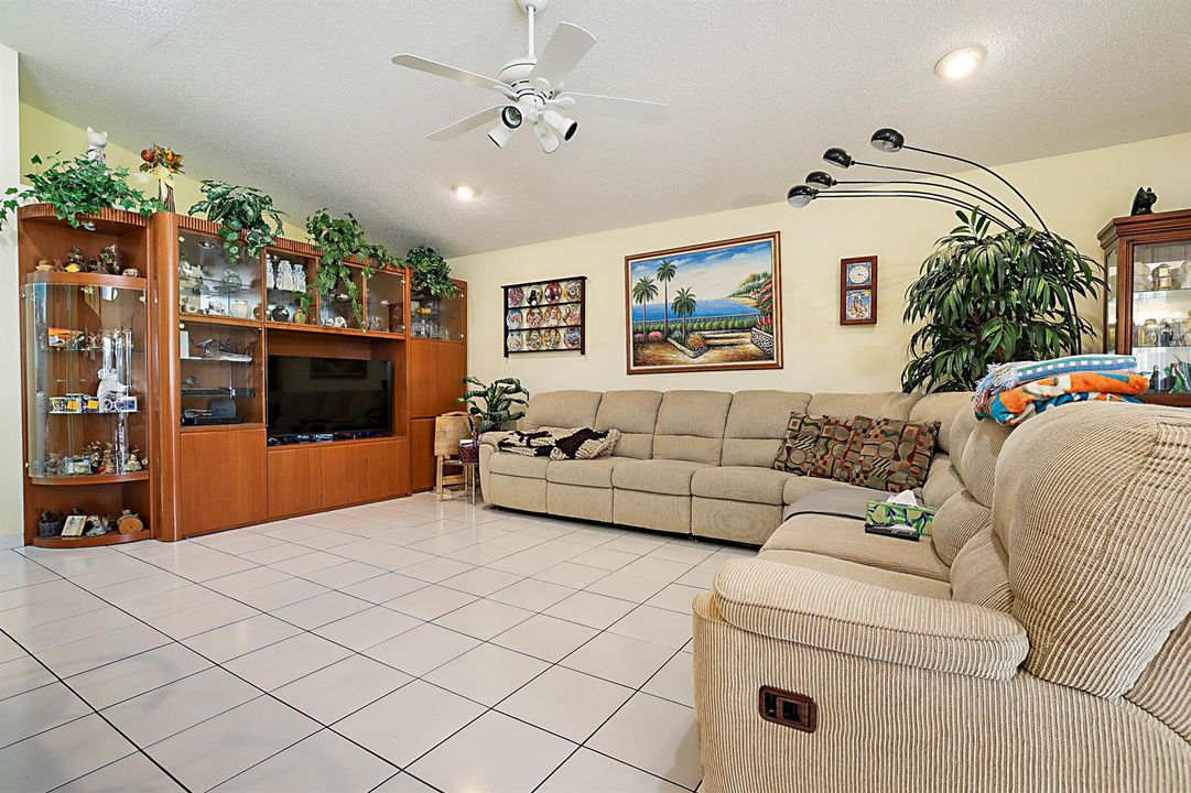 4900 NW 100 Terrace-11