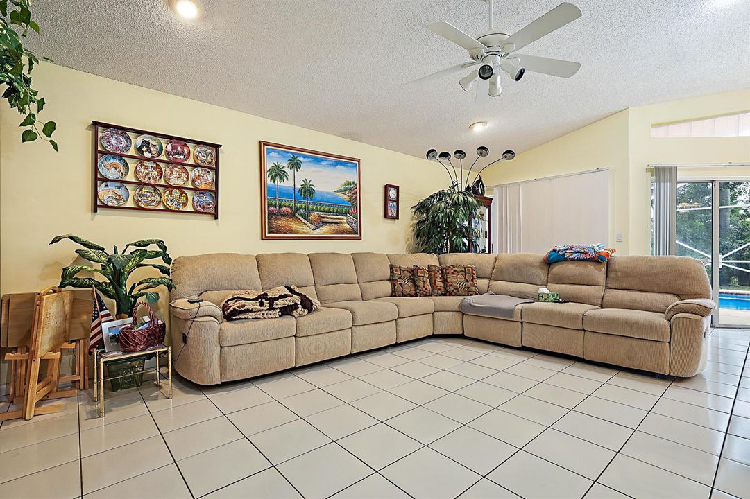 4900 NW 100 Terrace-12