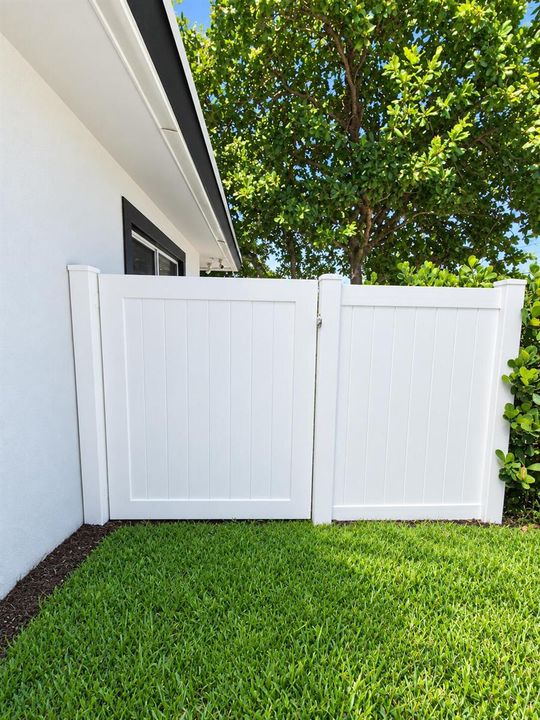 Gate
