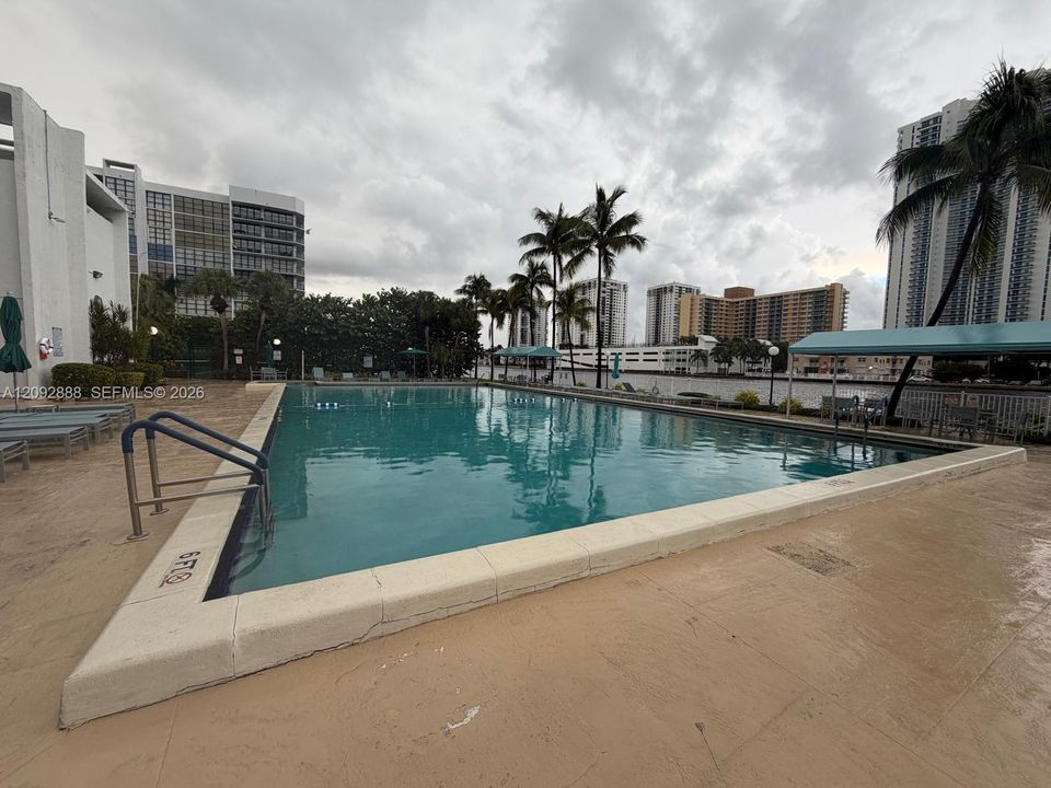 For Rent: $2,200 (2 beds, 2 baths, 1130 Square Feet)