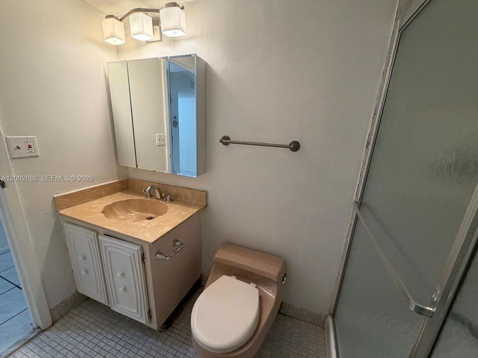 For Rent: $2,200 (2 beds, 2 baths, 1130 Square Feet)